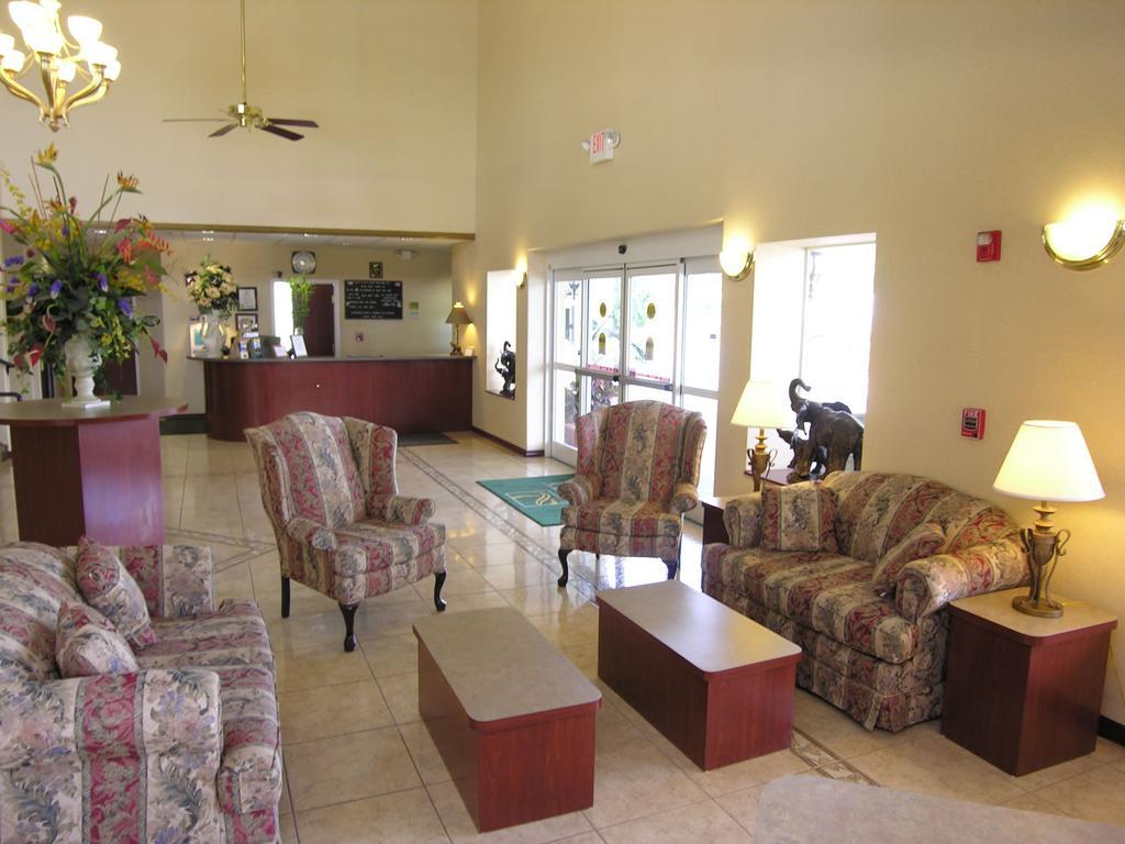 Quality Inn Zephyrhills-Dade City מראה פנימי תמונה